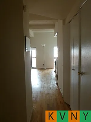 Rented by KVNY Soho | media 12