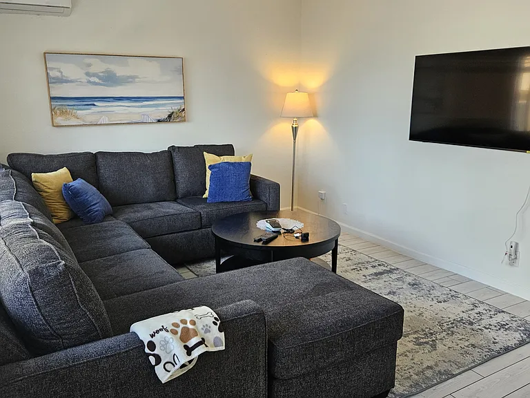 1330 S Pacific St #4 — Photo 8