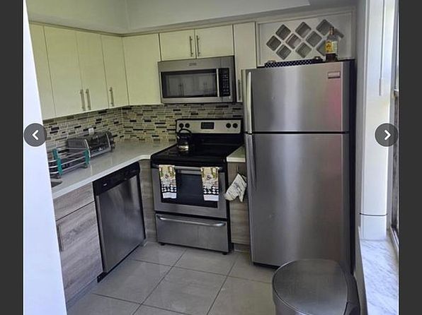 9400 Live Oak Pl APT 305