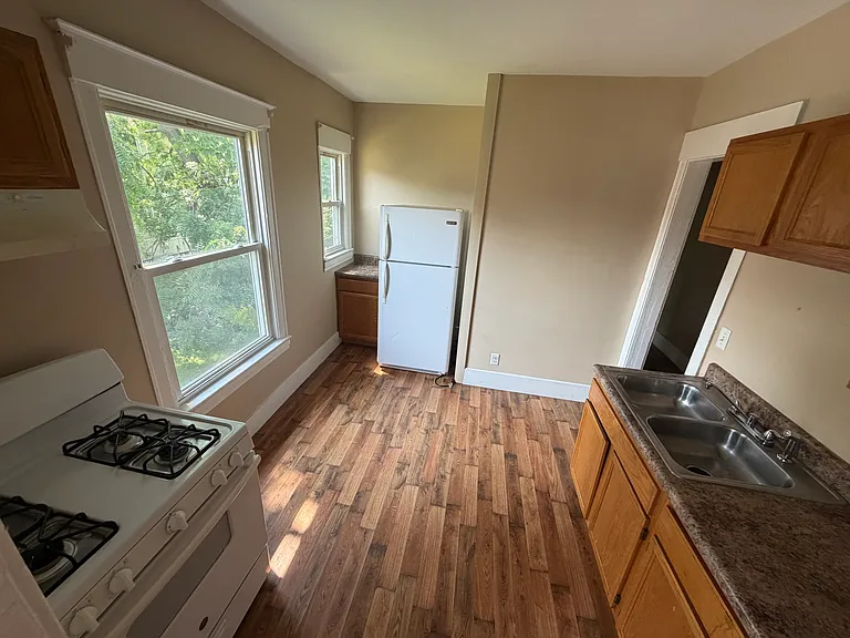 739 Genesee St #4 — Photo 7