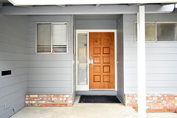 411 Clark Dr — Photo 2