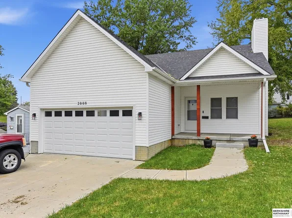 2008 N 70th St, Omaha, NE 68104