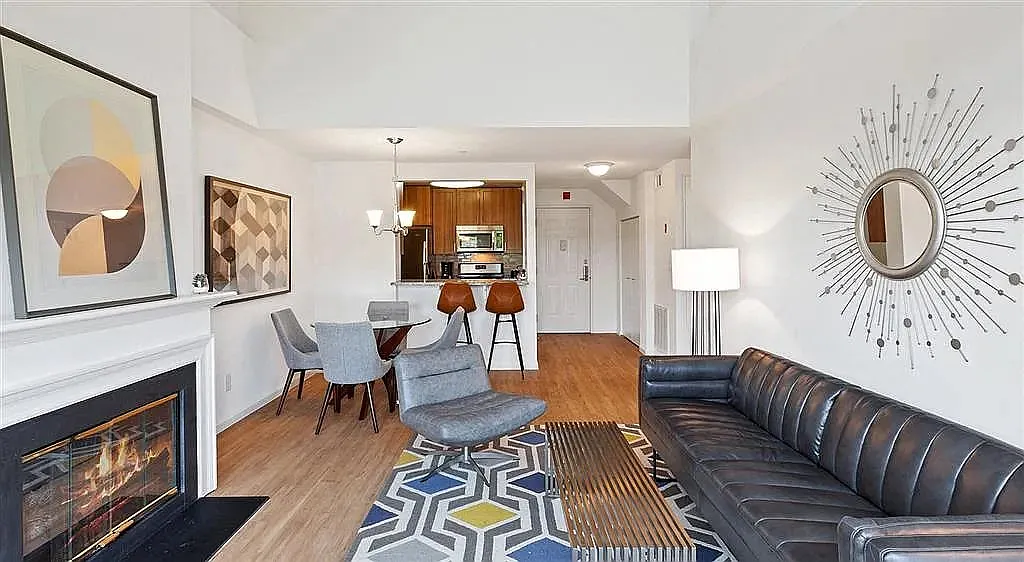 1 bed, 1.0 bath, 850 sqft, $4,540 — Photo 2