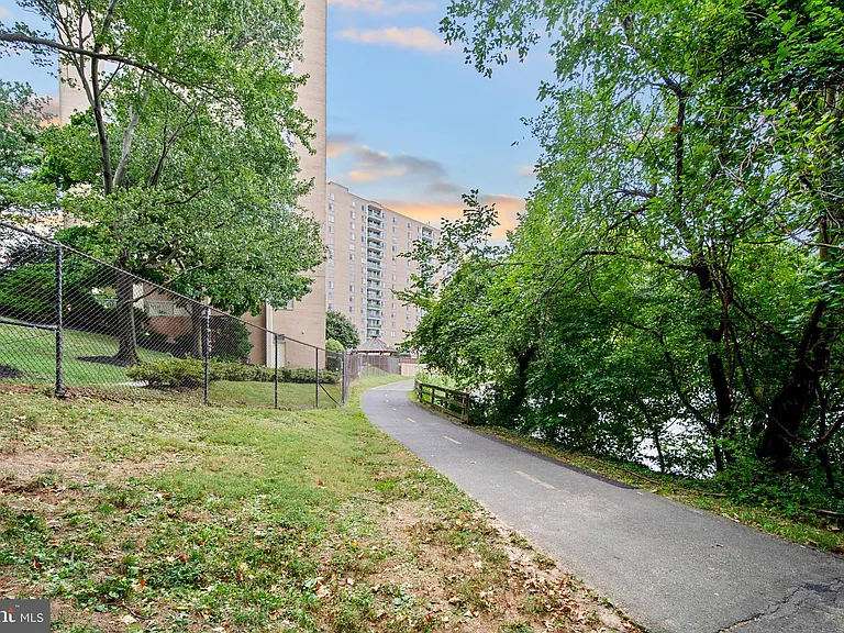 501 Slaters Ln #902 — Photo 33