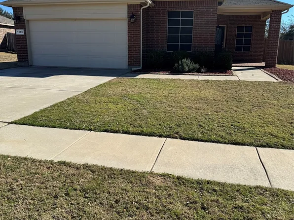 1200 Meadowlakes Dr, Azle, TX 76020