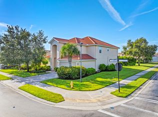 2330 Heydon Cir E, Naples, FL 34120
