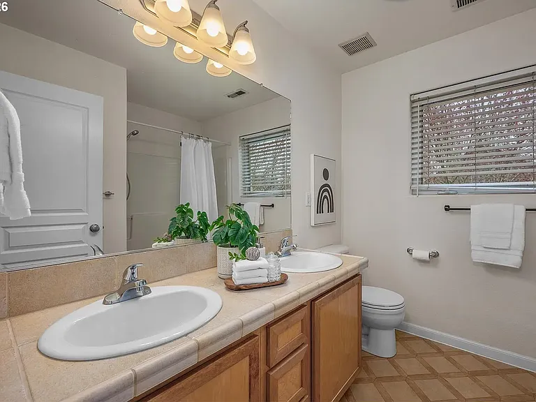 900 SW 173rd Ave — Photo 7