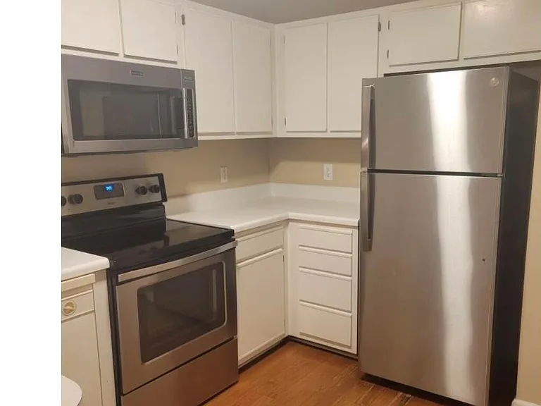 112 Breezewood Dr #E — Photo 5
