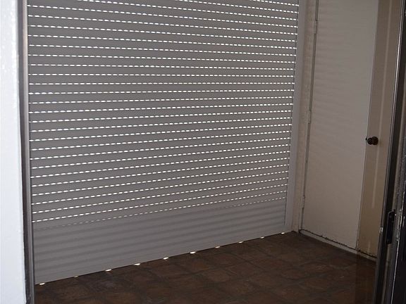 Balcony-convertible shield