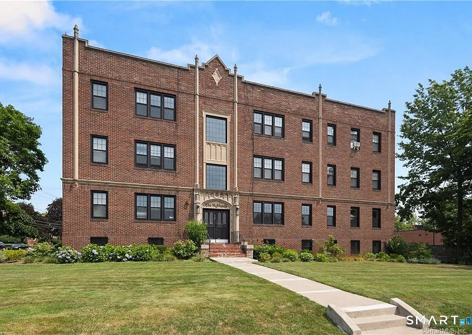 684 Farmington Ave #C6