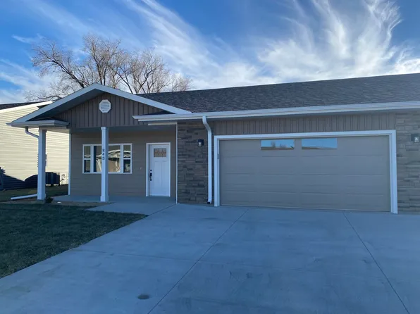 843 9th St, Columbus, NE 68601