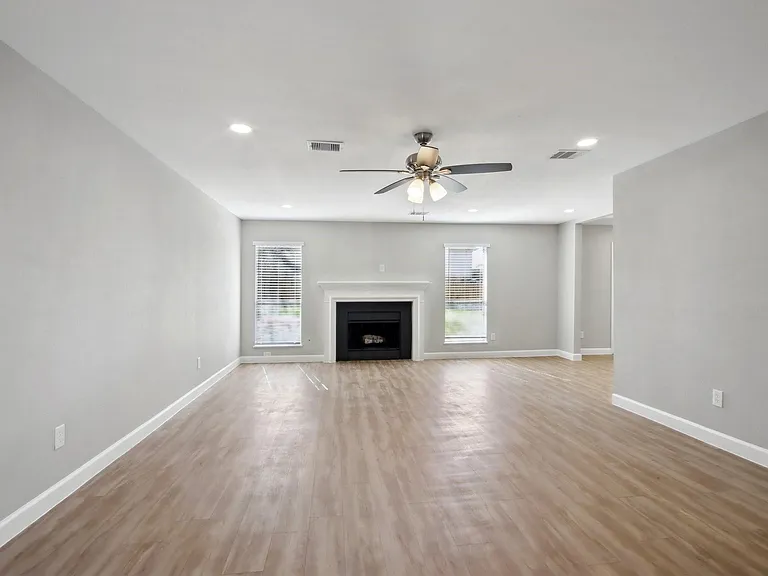 1127 Cascade Creek Dr — Photo 8