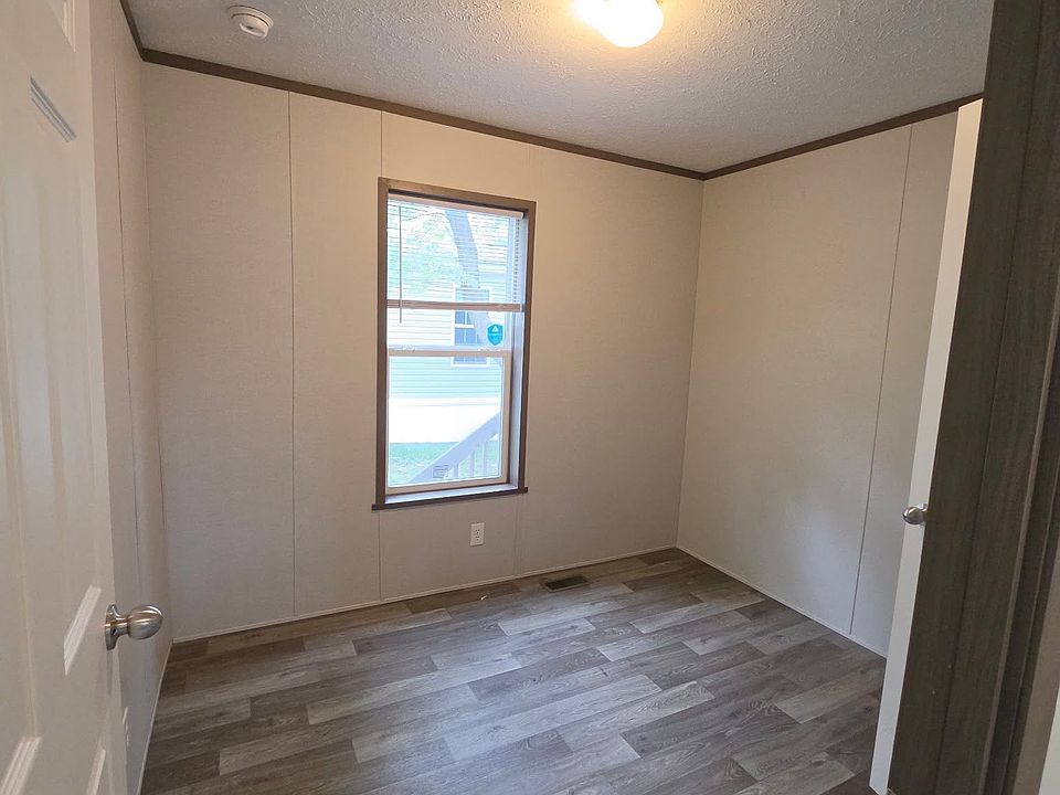 2nd image of 814 S Ruth Ave