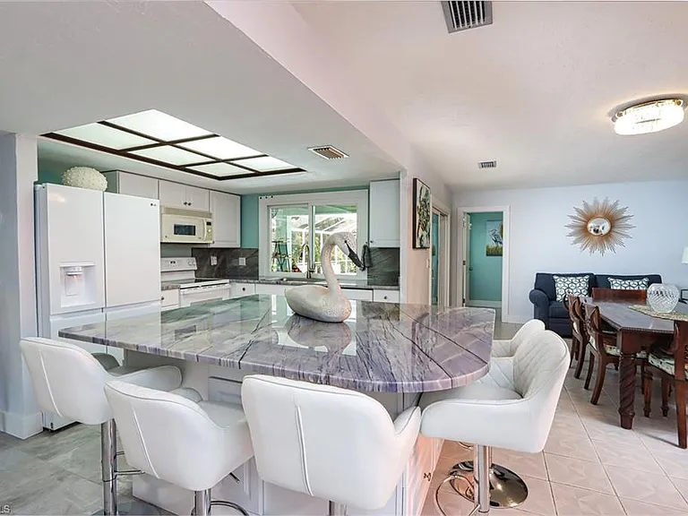 27165 Edenbridge Ct — Photo 2