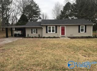 704 Rhodes St NW, Hartselle, AL 35640