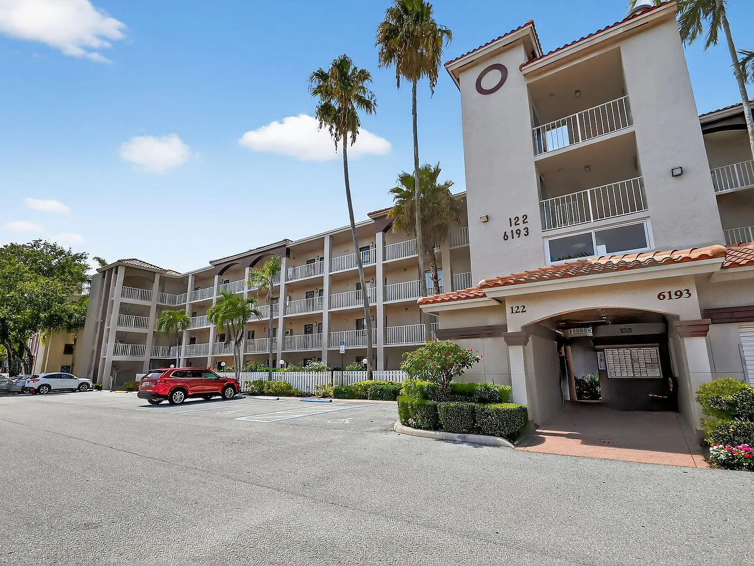 2 bed, 2.0 bath, 1339 sqft, $4,500 — Photo 3