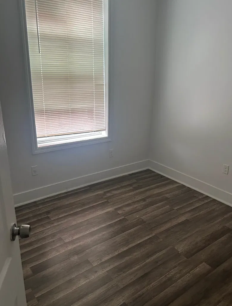 734 Sheffield Avenue — Photo 3
