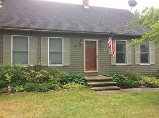 54 Ivanhoe Dr, Topsham, ME 04086