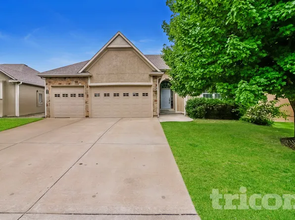 1446 Brompton Ln, Raymore, MO 64083