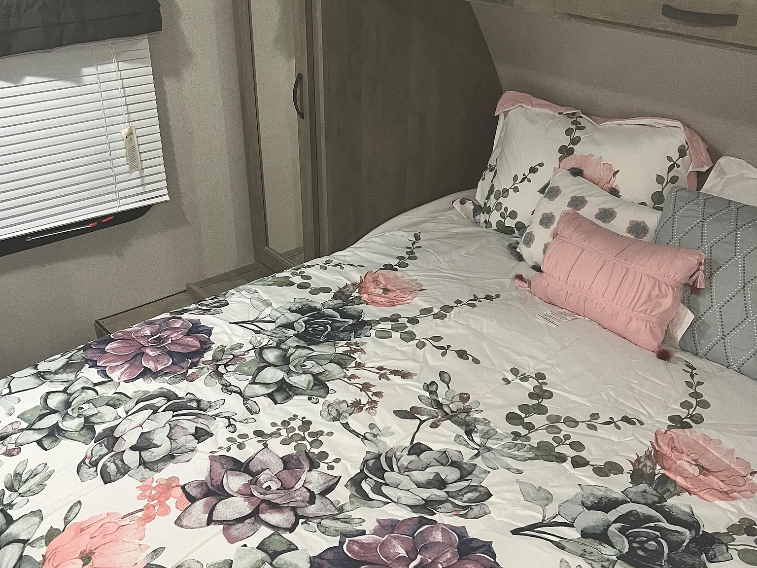 1 bed, 1.0 bath, 350 sqft, $797 — Photo 1