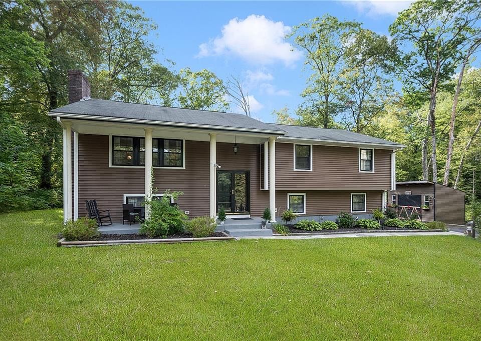 1st image of 207 Steere Farm Rd