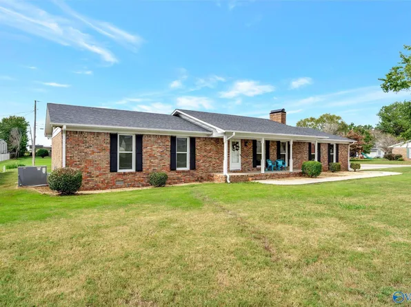 16065 E Glenn Valley Dr, Athens, AL 35611