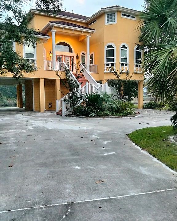 Front view of house.