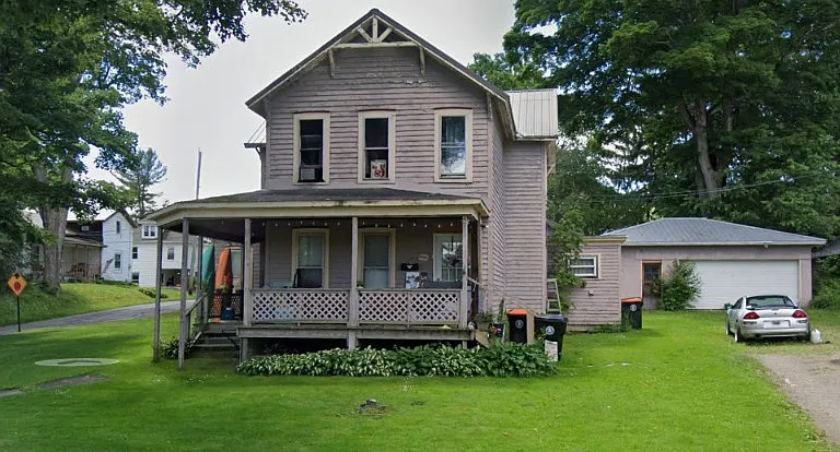 205 Marion St — Photo 3