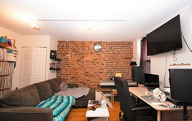 Rented by R New York