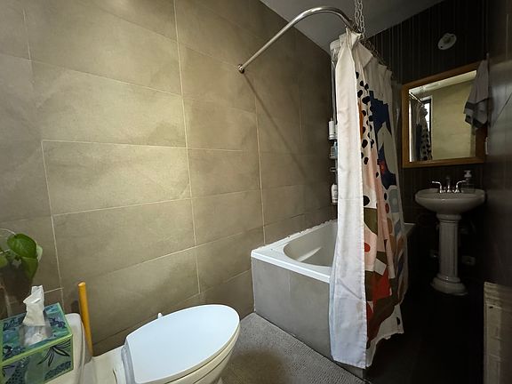 4th image of 1011 Pacific St #2B