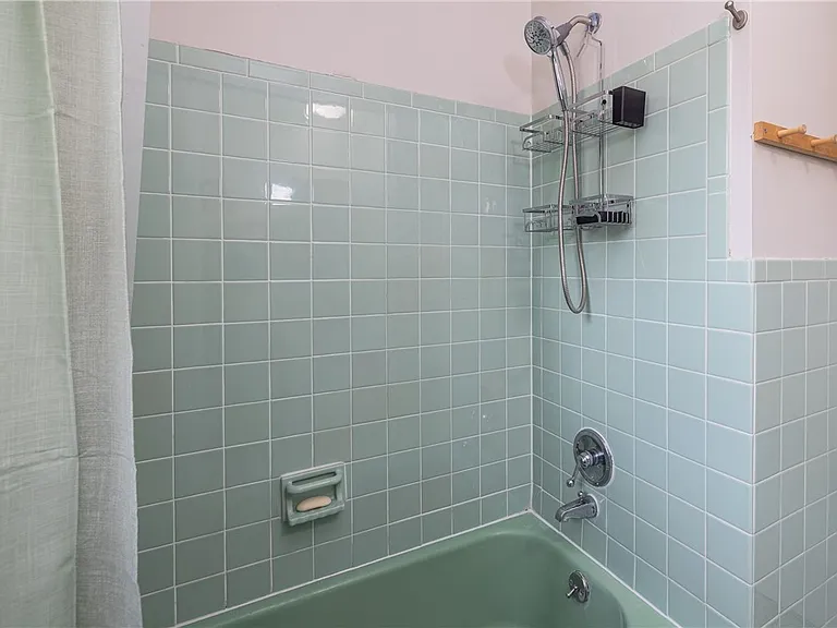 95 Parkwood Ave — Photo 31