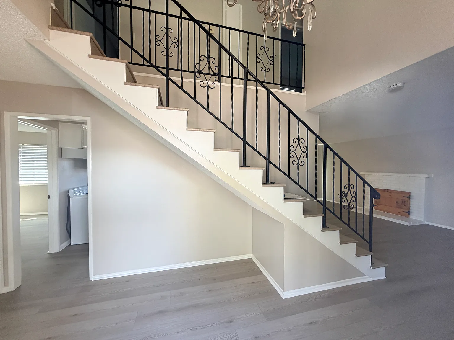 5 bed, 2.5 bath, 1738 sqft, $3,900 — Photo 2