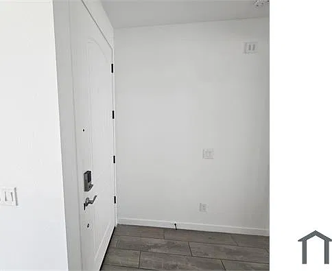 3 bed, 2100 sqft, $4,999 — Photo 2