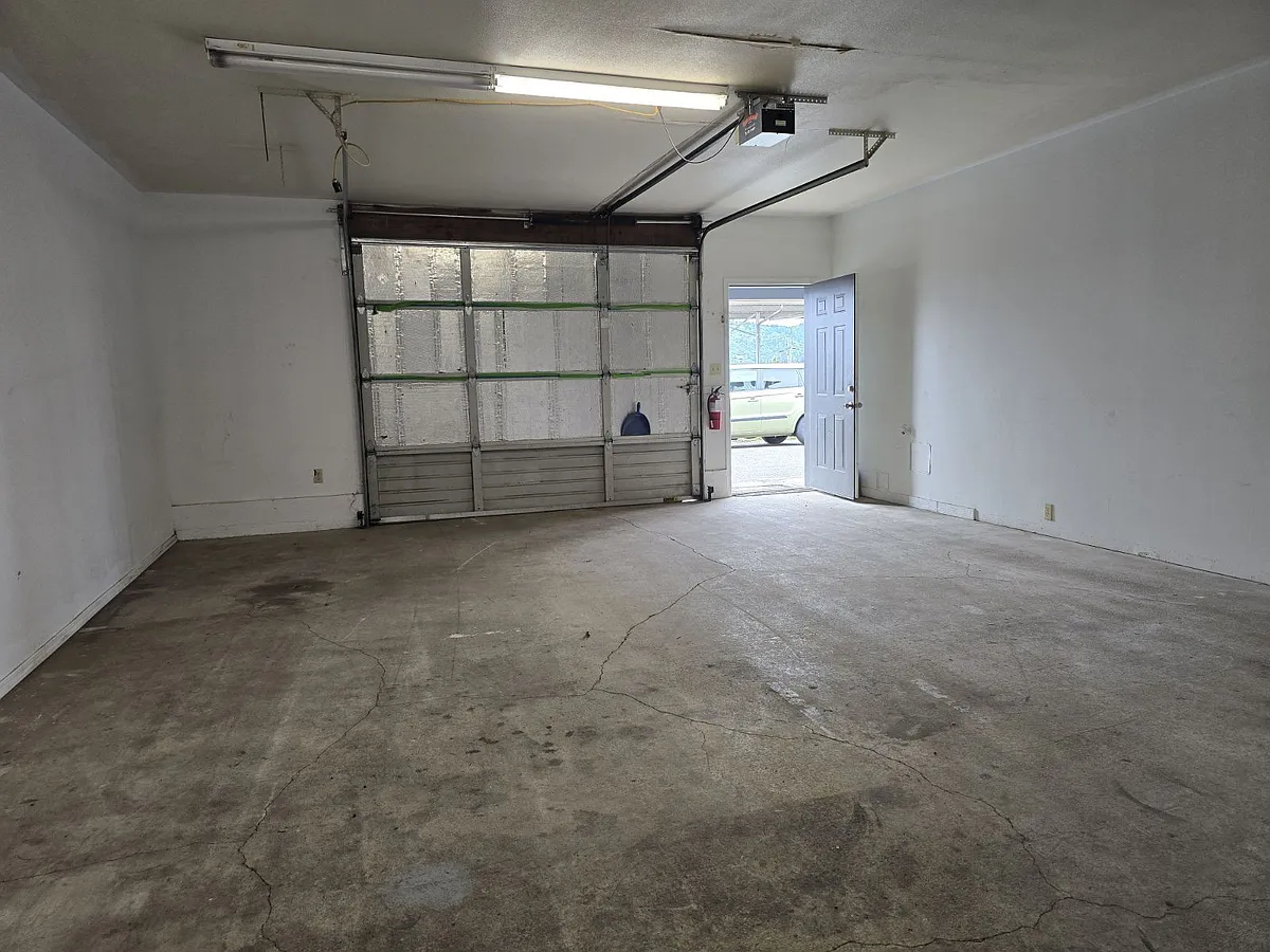 Building Photo - 2037 NE Stephens St #1