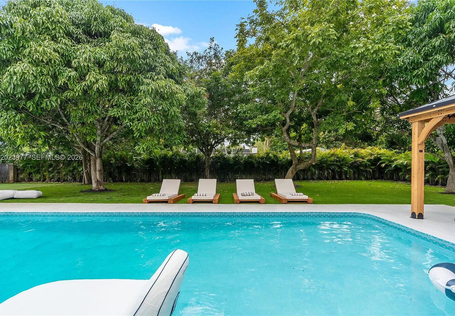 4 bed, 1955 sqft, $10,000 — Photo 1