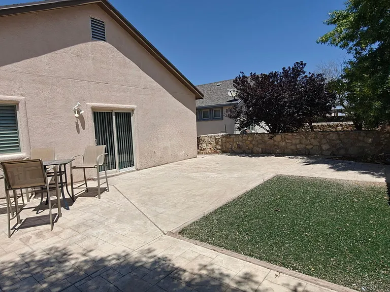 2232 Honour Point Pl — Photo 11
