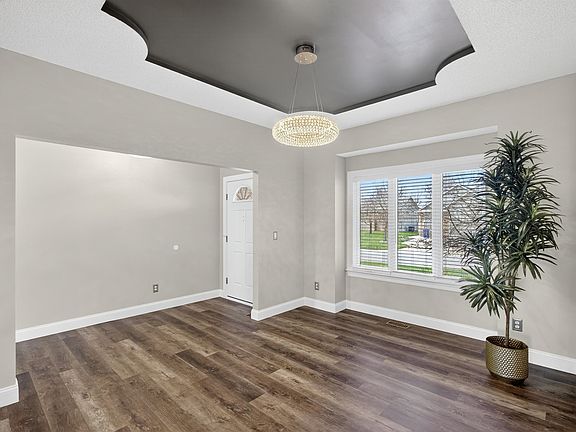 5th image of 932 N Azure Cir