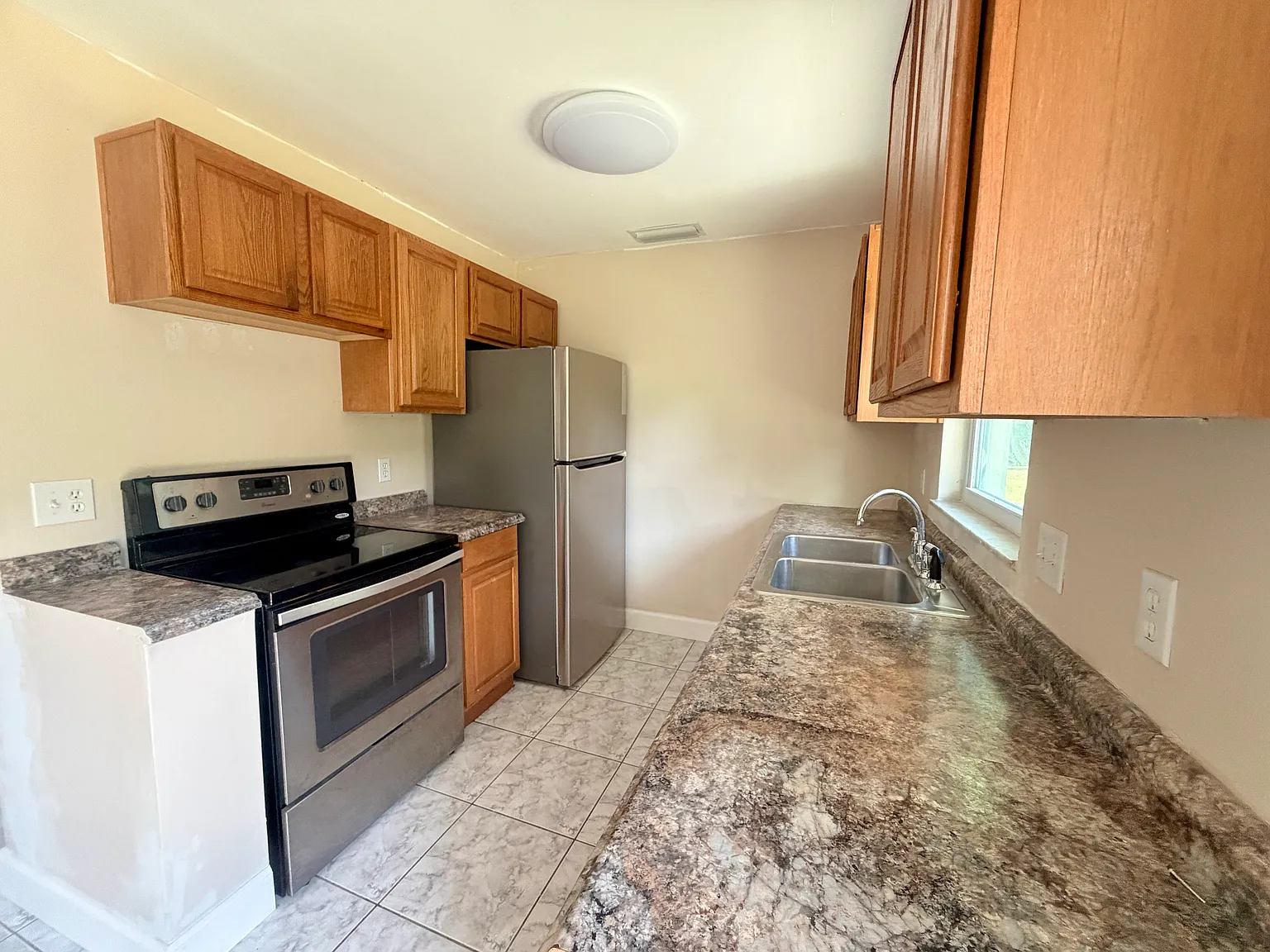 3 bed, 1022 sqft, $1,850 — Photo 2