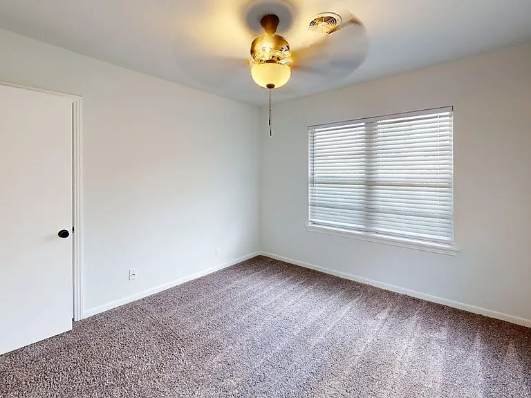 2618 Goliad St — Photo 3