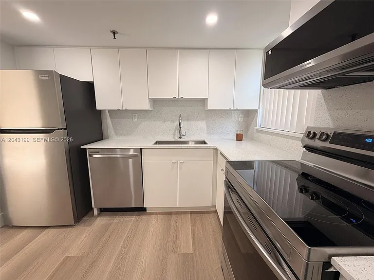 2625 Collins Ave #215 — Photo 14