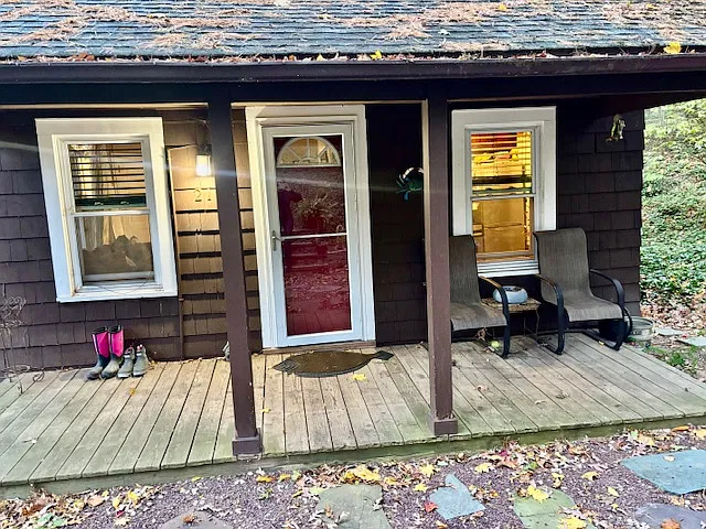 Arbutus Rd, Greenlawn — Photo 2