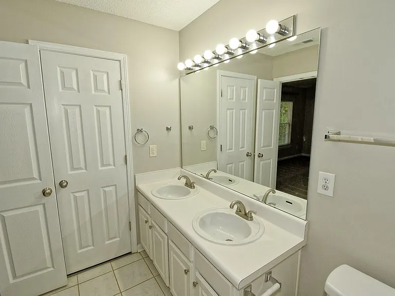 314 Canyon Lake Cir — Photo 25