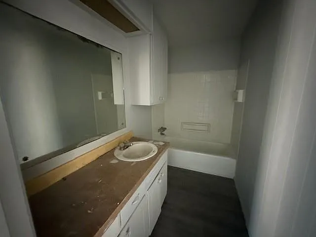 2 bed, 1.0 bath, 900 sqft, $1,195 — Photo 3