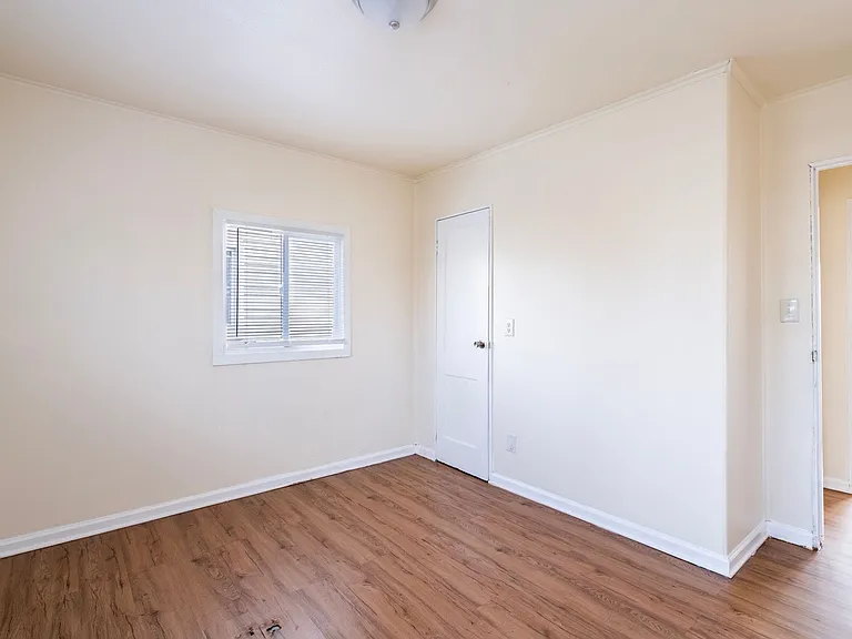 2386 Pontiac St — Photo 22