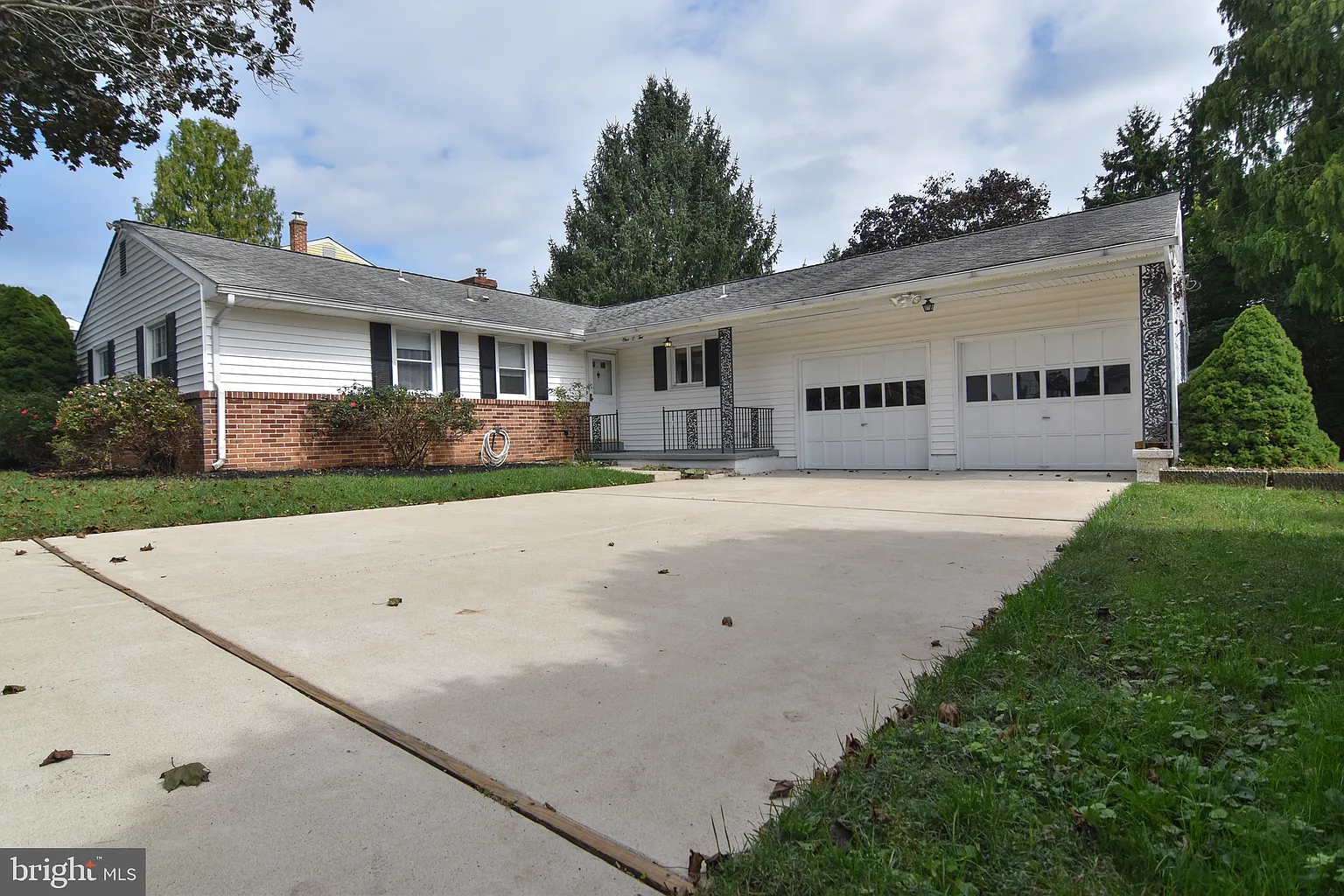 102 Whitekirk Dr photo 1