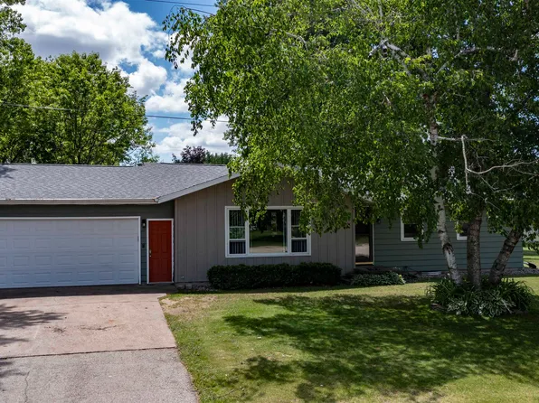 611 E Main St, Weyauwega, WI 54983