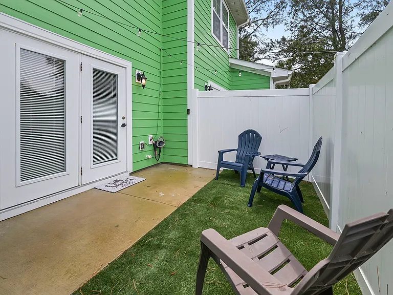 829 Moen Pl — Photo 21
