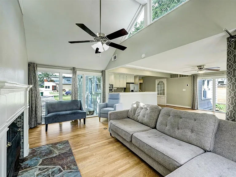 713 Sue Barnett Dr — Photo 4