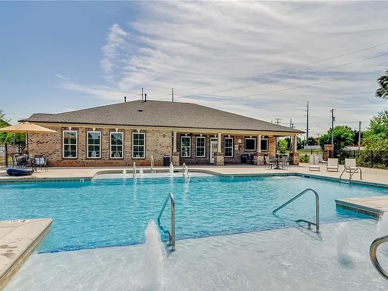 721 Piedmont Crossing Dr — Photo 3