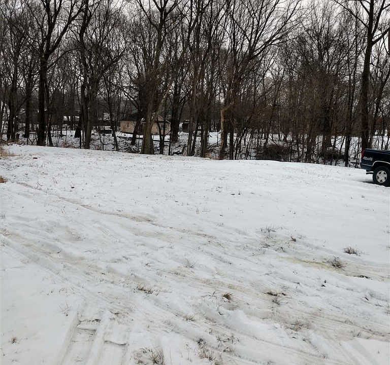 2nd image of 327 Roosevelt Cir